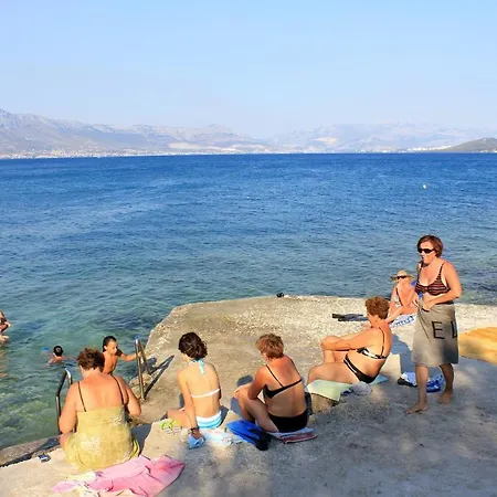 Family Friendly Seaside Slatine, Ciovo - 7584 トロギール