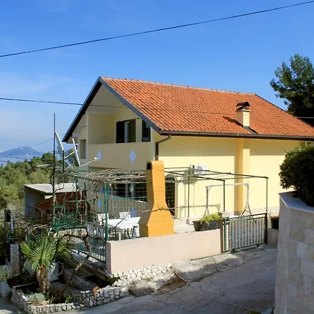 Family Friendly Seaside Slatine, Ciovo - 7584 Apartment Trogir