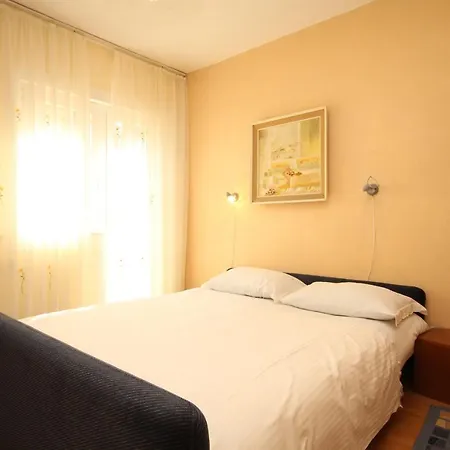 Family Friendly Seaside Slatine, Ciovo - 7584 トロギール