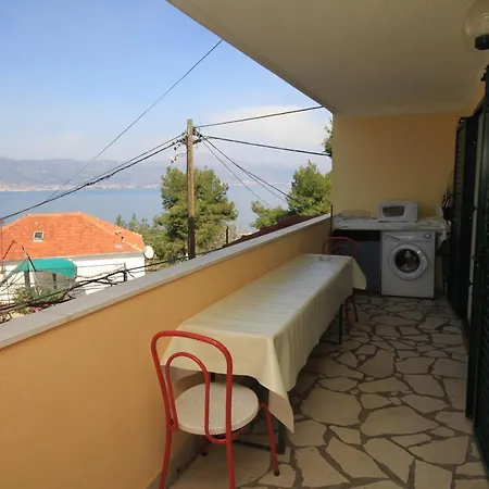 Family Friendly Seaside Slatine, Ciovo - 7584 トロギール